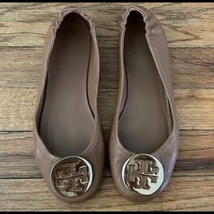 LAST CHANCE - Tory Burch “Minnie” Travel Flat in Royal Tan/Gold - 6.5
